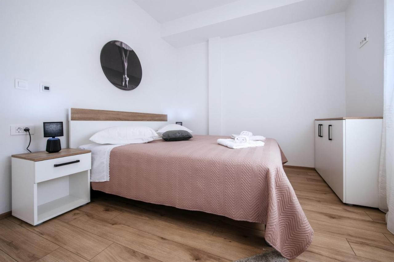 Crowonder Sun Dance Apartments With Heated Swimming Pool Seaview And Garden Светі Филип-і-Яков Екстер'єр фото