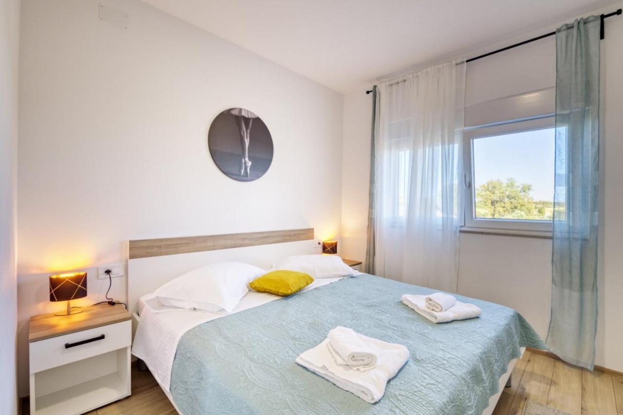 Crowonder Sun Dance Apartments With Heated Swimming Pool Seaview And Garden Светі Филип-і-Яков Екстер'єр фото